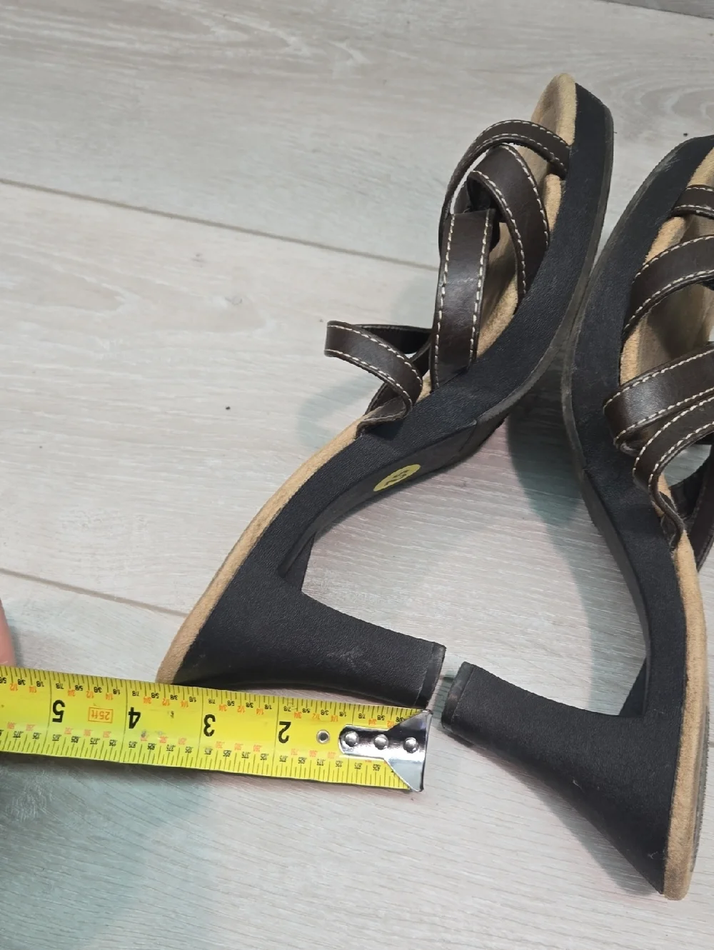 Vintage H T Cakes Y2K Women's Brown Strappy Heeled Sandals Thong Shoes Sz 9.5M